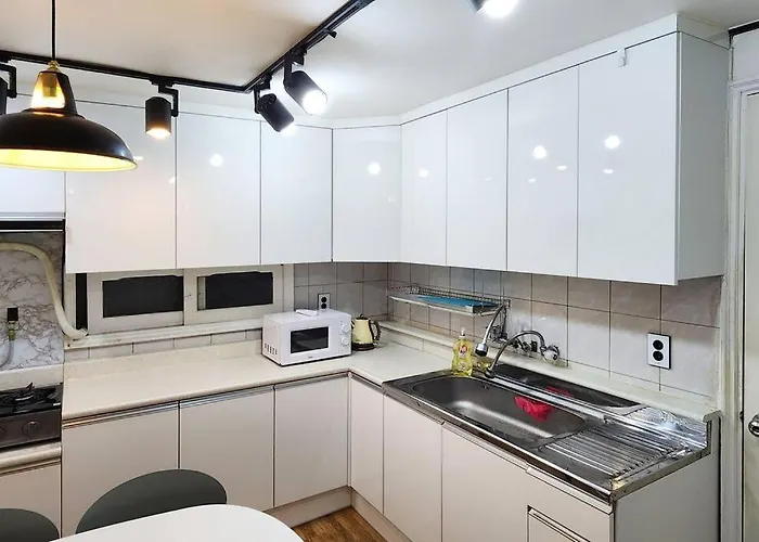 K-8 D 홍대 연드럴파크, 6번출구에서 8분거리,3룸을 2룸개조 공간 K8 Appartement Séoul