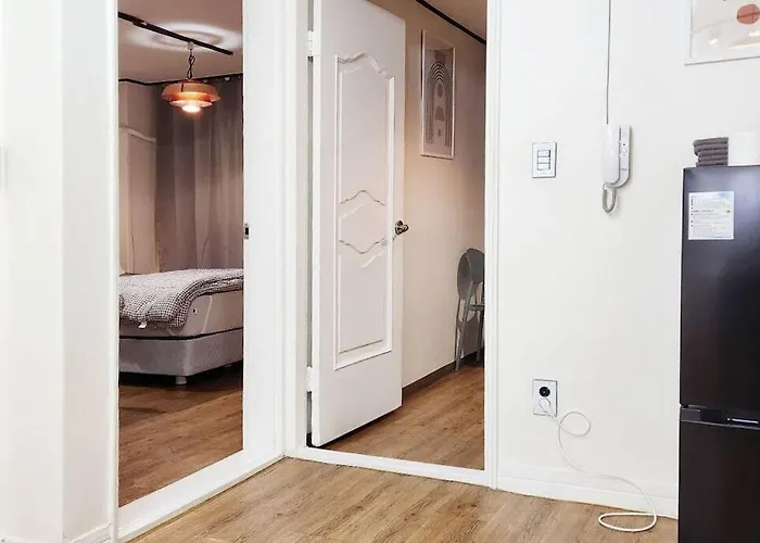 K-8 D 홍대 연드럴파크, 6번출구에서 8분거리,3룸을 2룸개조 공간 K8 Appartement