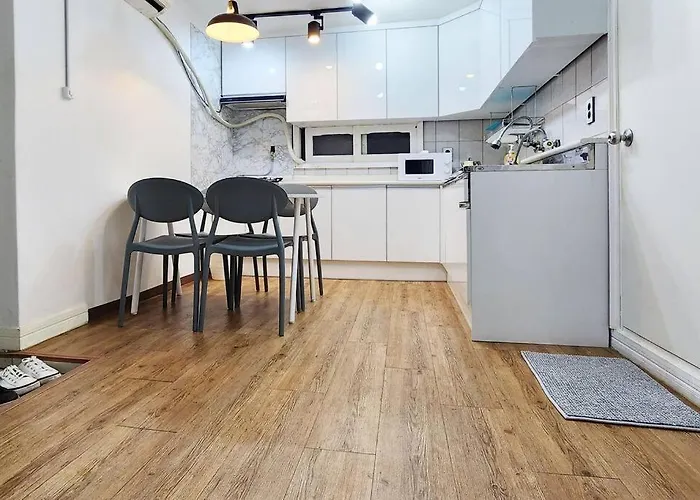 Appartement K-8 D 홍대 연드럴파크, 6번출구에서 8분거리,3룸을 2룸개조 공간 K8