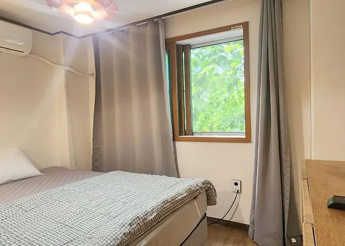 K-8 D 홍대 연드럴파크, 6번출구에서 8분거리,3룸을 2룸개조 공간 K8 Appartement *