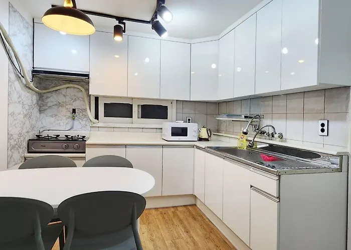 K-8 D 홍대 연드럴파크, 6번출구에서 8분거리,3룸을 2룸개조 공간 K8 Appartement Séoul