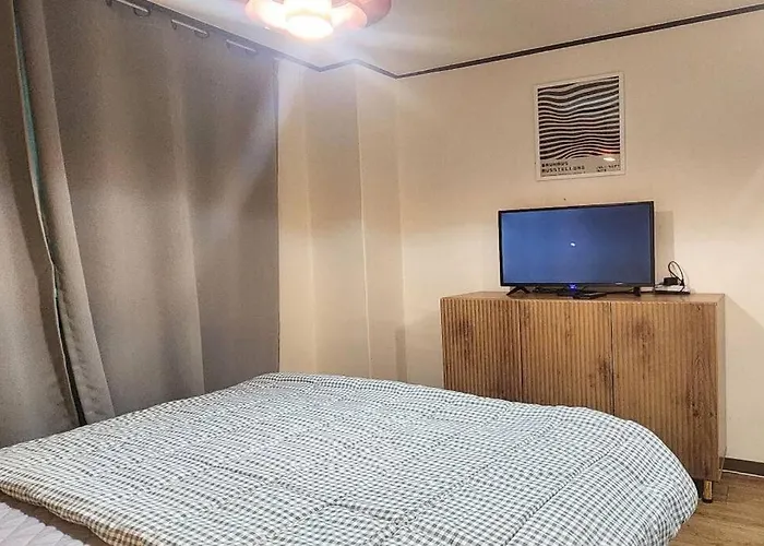 Appartement K-8 D 홍대 연드럴파크, 6번출구에서 8분거리,3룸을 2룸개조 공간 K8